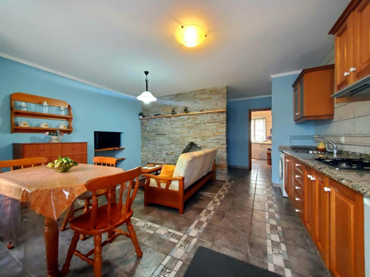 Apartamentos Turisticos Rosa Ribadeo Bagian luar foto