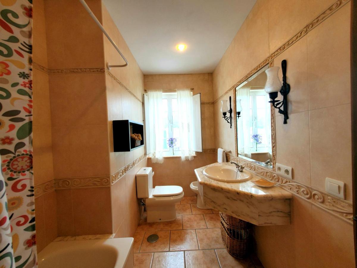 Apartamentos Turisticos Rosa Ribadeo Bagian luar foto