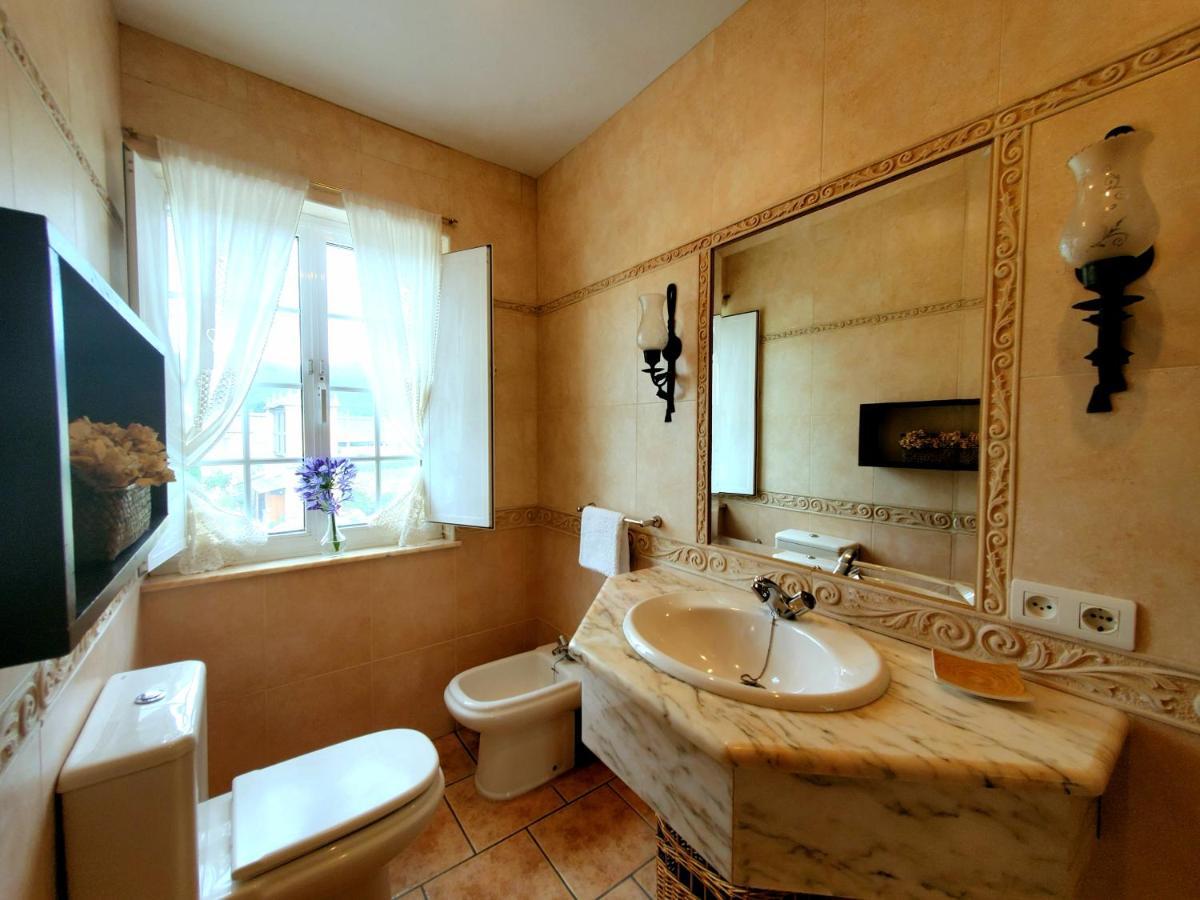 Apartamentos Turisticos Rosa Ribadeo Bagian luar foto