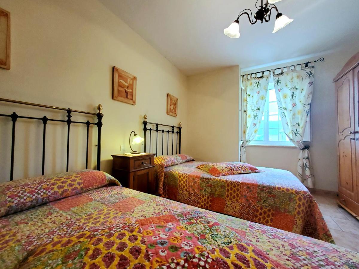 Apartamentos Turisticos Rosa Ribadeo Bagian luar foto